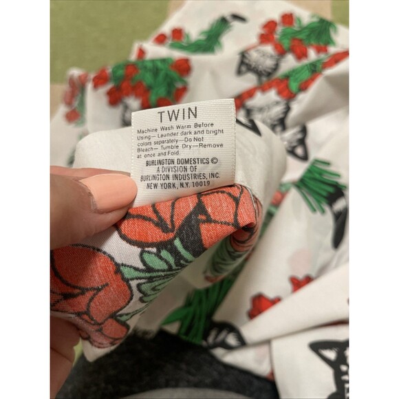 1 Vintage Burlington B KLIBAN CAT Red Roses Bouquet Twin Flat Sheet USA Vibrant - Picture 7 of 9